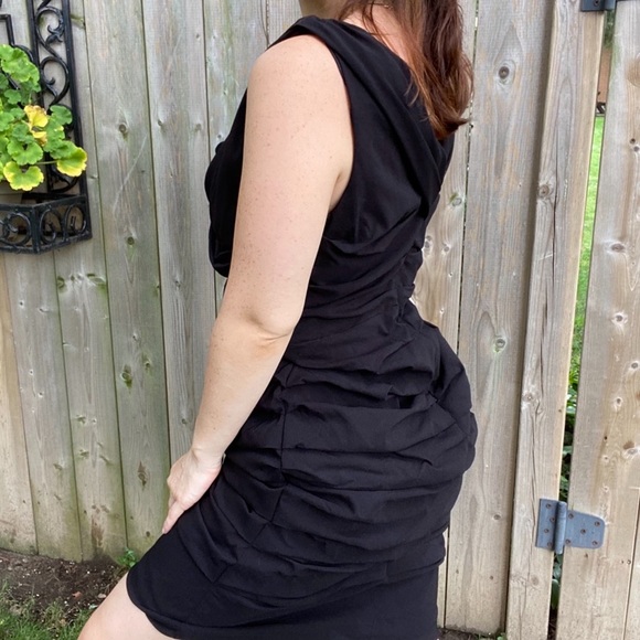 Le Chateau black formal dress - Picture 4 of 8